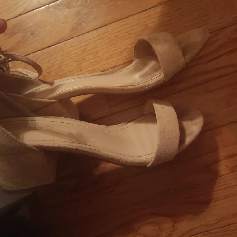 A pair of Aldo heels - Picture 7 of 9